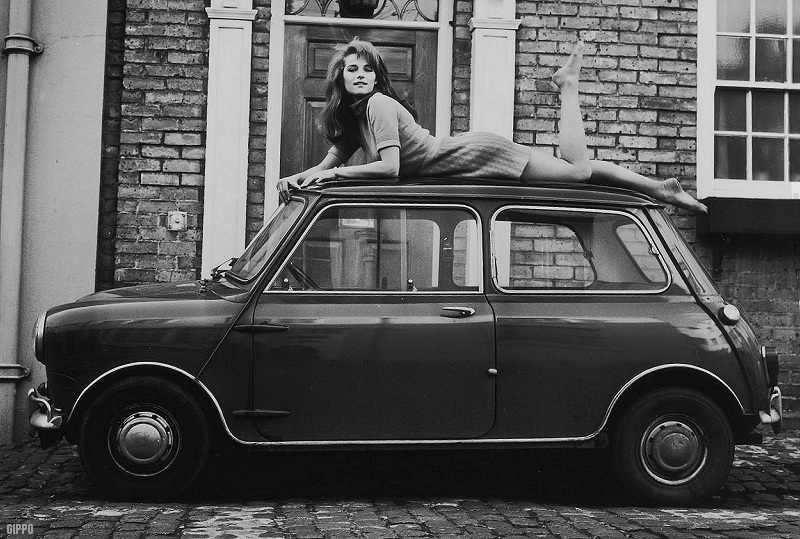 mini-1968-rampling-minicooperLondra-1967---Charlotte-Rampling-_-Mini-Cooper.jpg