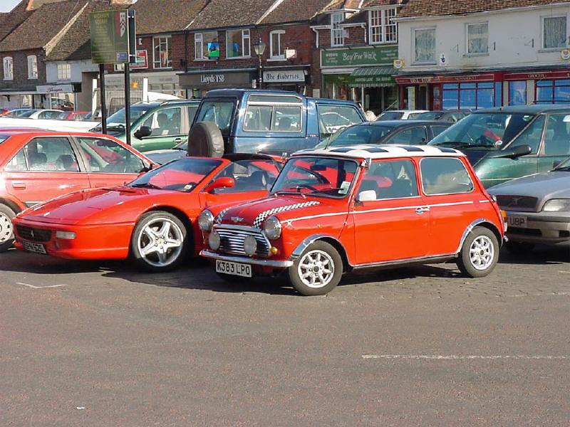 Mini-Cooper-and-Ferrari.jpg